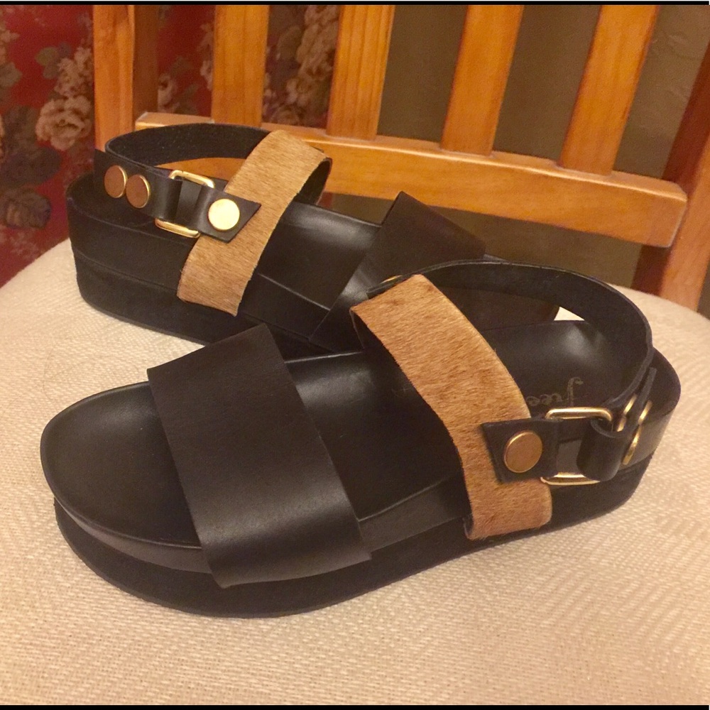 NEW Woman’s FREE PEOPLE strappy platform sandals 7